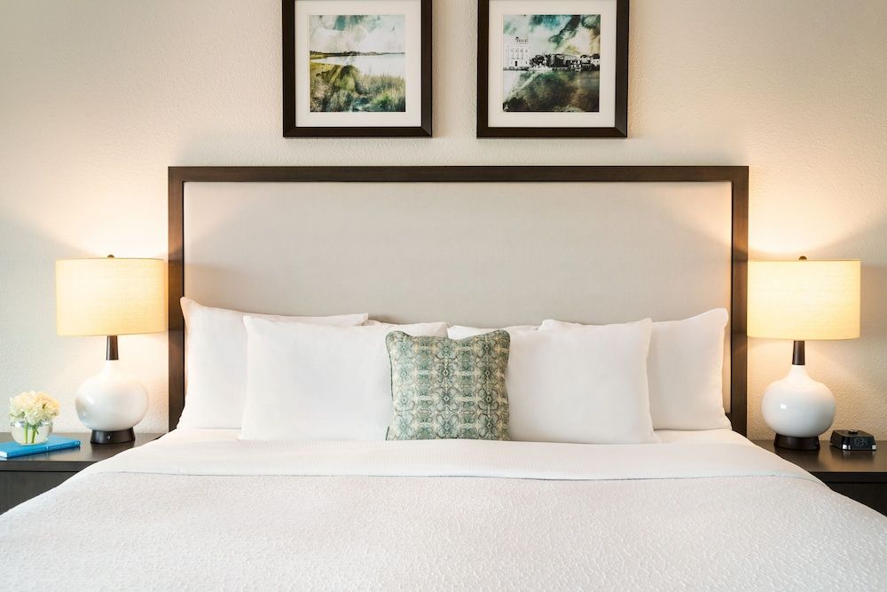 Room, 1 King Bed, River View