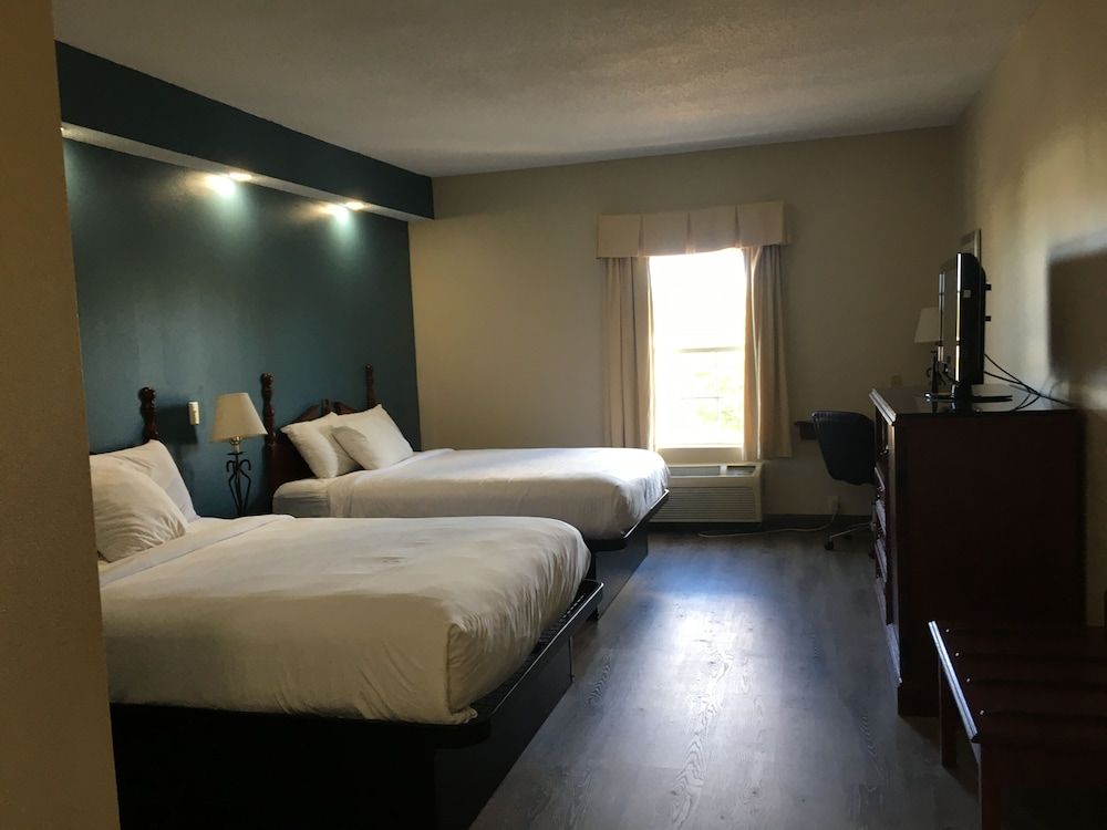 Quality Inn Wilmington Standard Room, 2 Queen Beds, Non Smoking 3