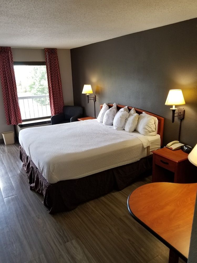 Standard Room, 1 King Bed, Smoking
