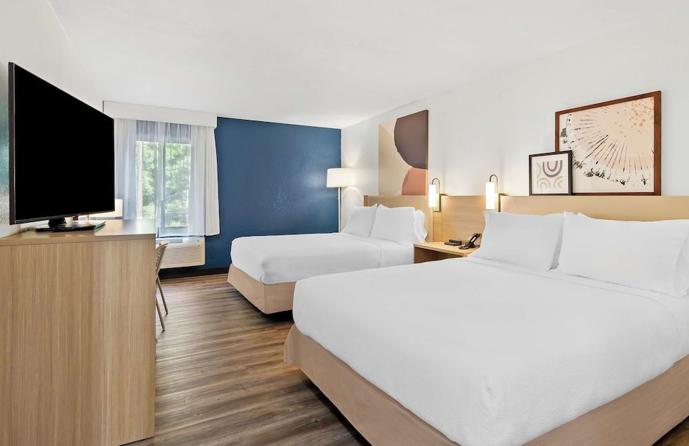 Room, 2 Queen Beds, Accessible, Bathtub (Mobility & Hearing)