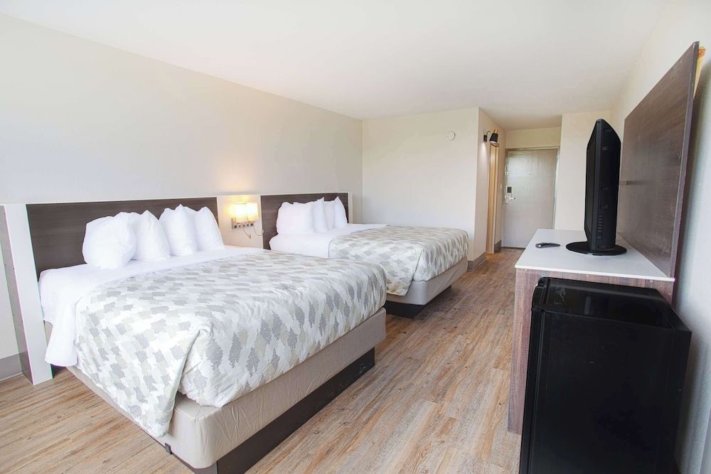 Deluxe Room, 2 Queen Beds, Non Smoking