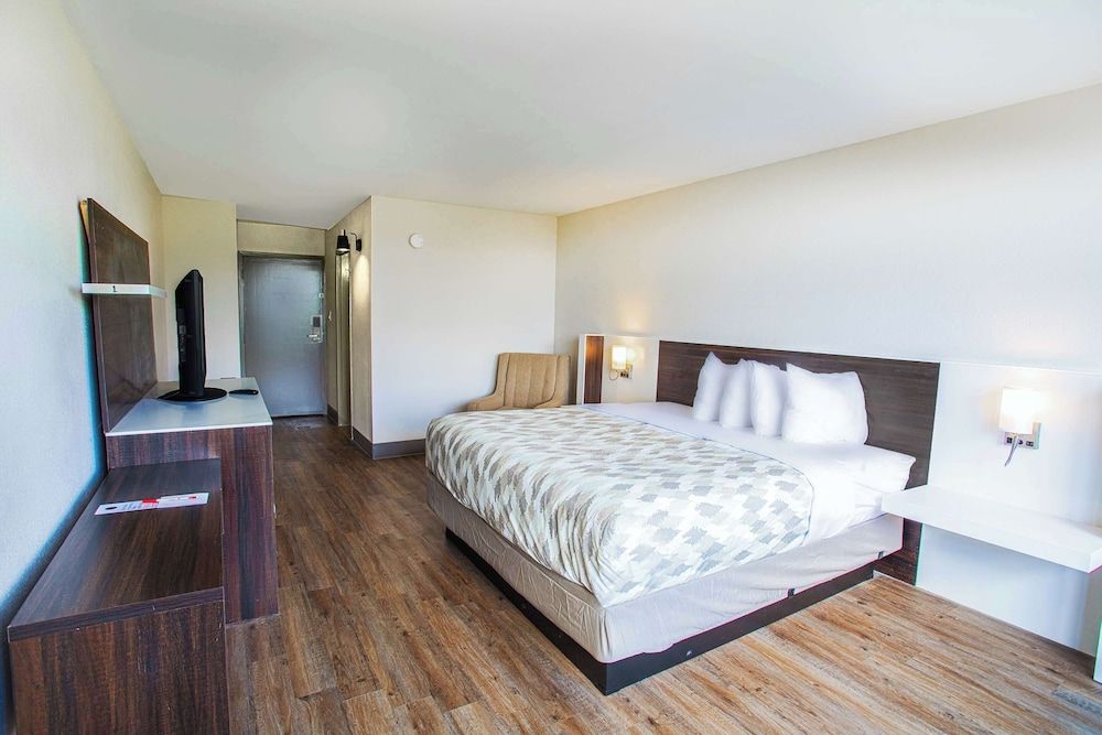Room, 1 King Bed, Accessible, Non Smoking