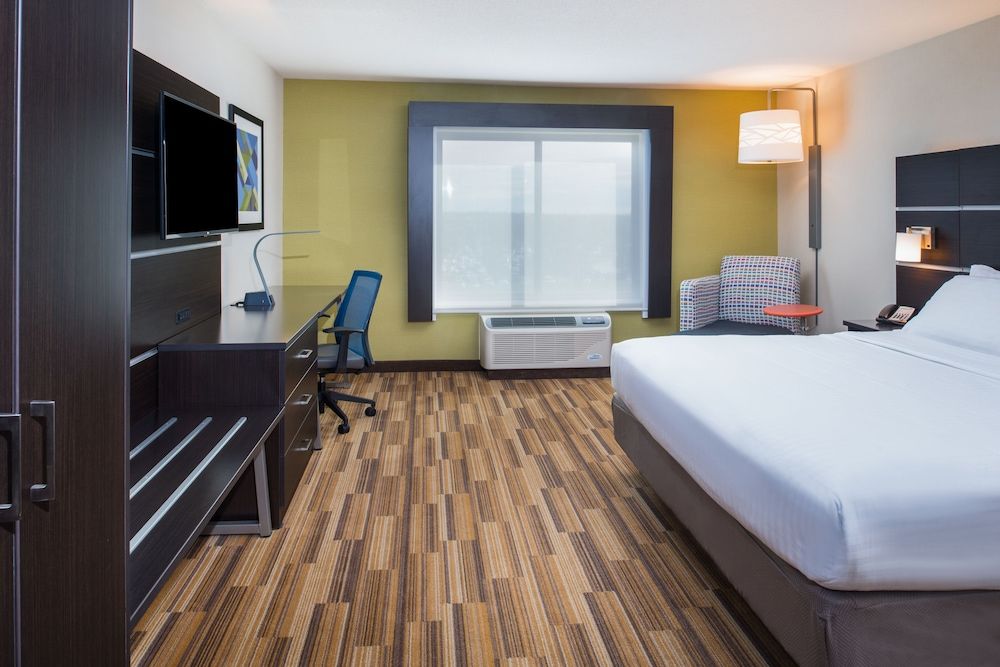 Suite, 1 King Bed, Accessible (Communications, Accessible Tub)