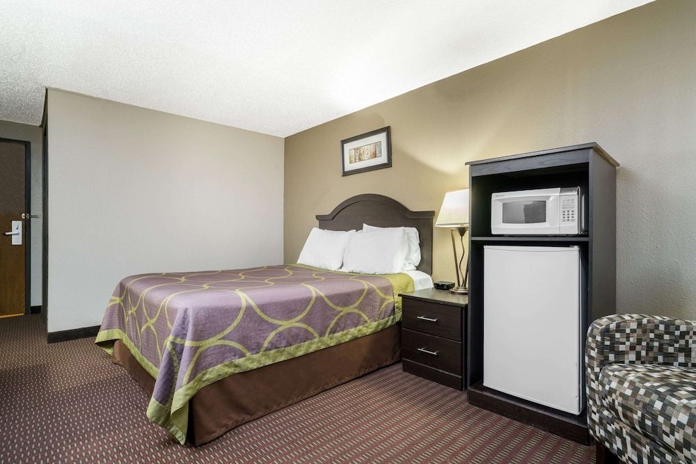 Standard Room, 1 Queen Bed
