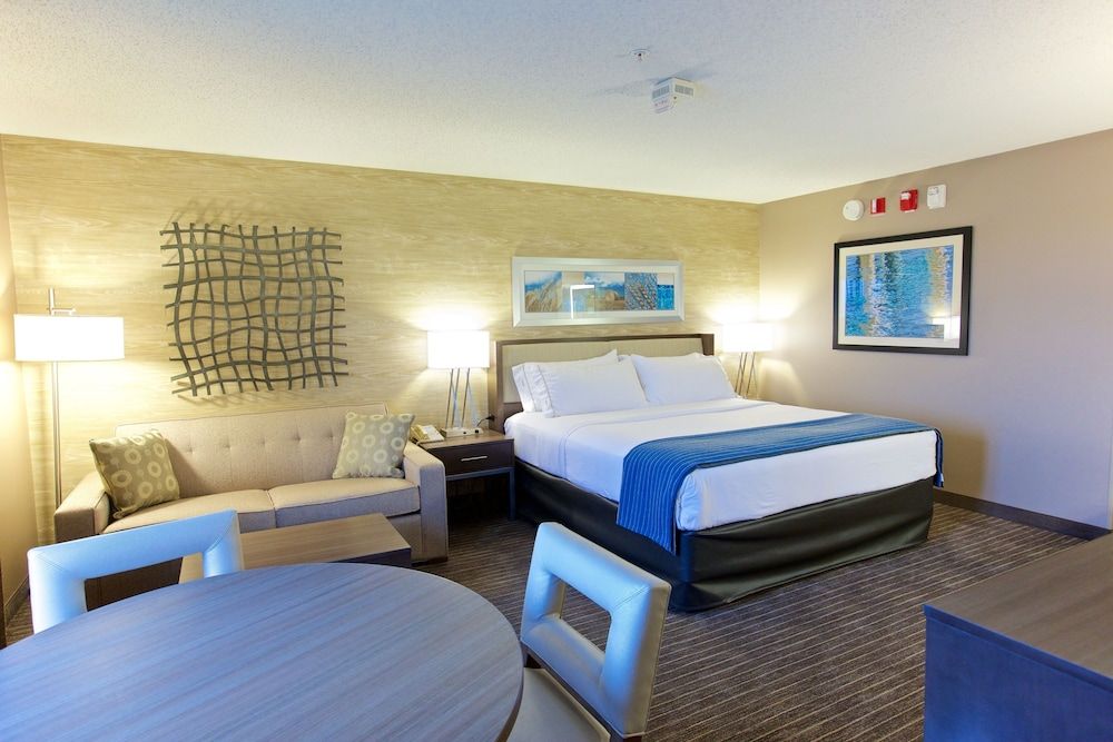 Room, 1 King Bed (Extra Floor Space)