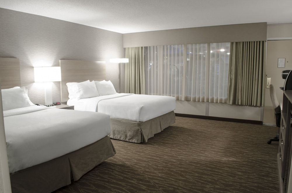 Standard Room, 2 Queen Beds, Accessible, Pool Access (Communications)