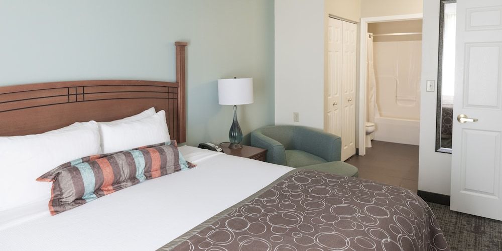 Studio Suite, 1 Queen Bed, Accessible, Kitchen (Comm)