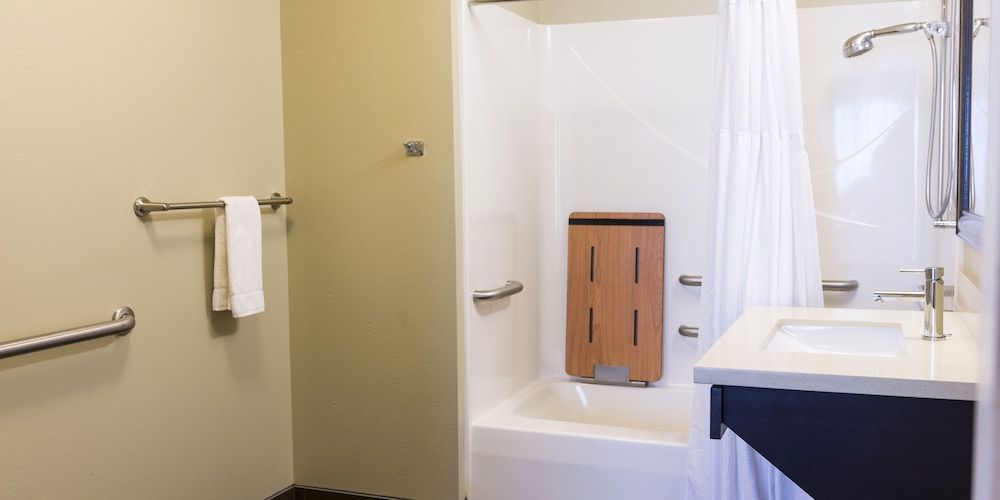 Studio Suite, 1 Queen Bed, Accessible (Comm, Mobil Tub)
