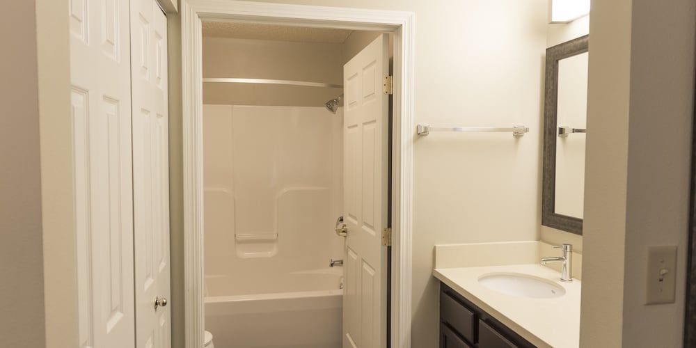Suite, 1 Bedroom, Kitchen (2 Dbl, Living, Dining)