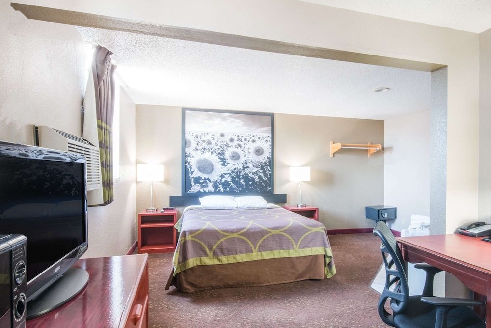 Efficiency, Room, 1 Queen Bed, Non Smoking