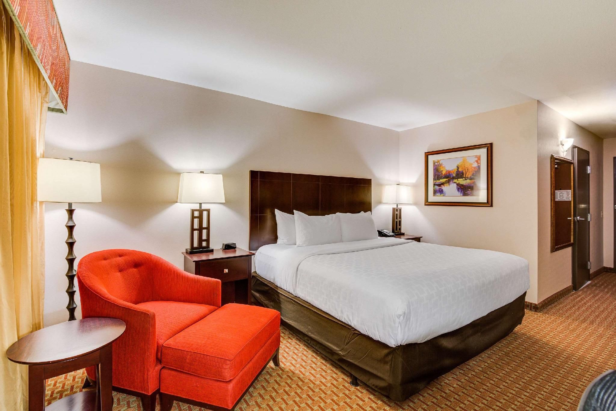 1 King Bed, Nonsmoking, Accessible