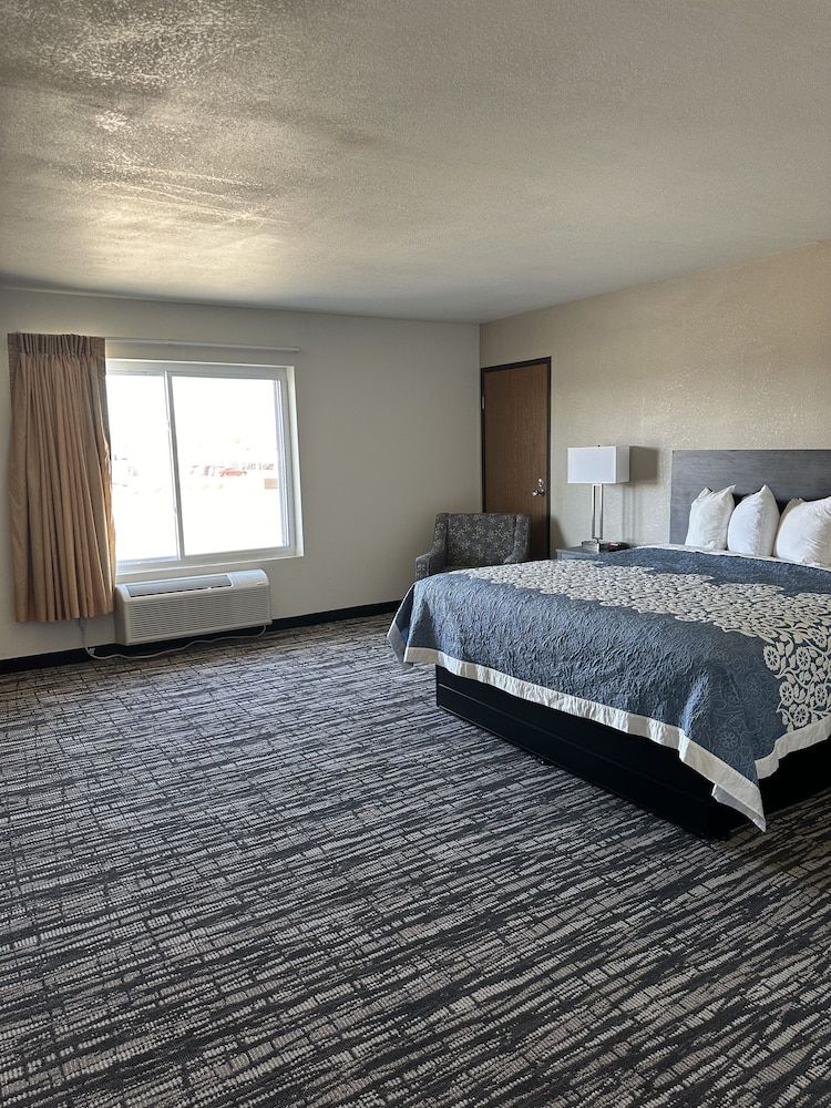 Room, 1 Queen Bed, Accessible, Non Smoking (Mobility, Roll-in Shower)