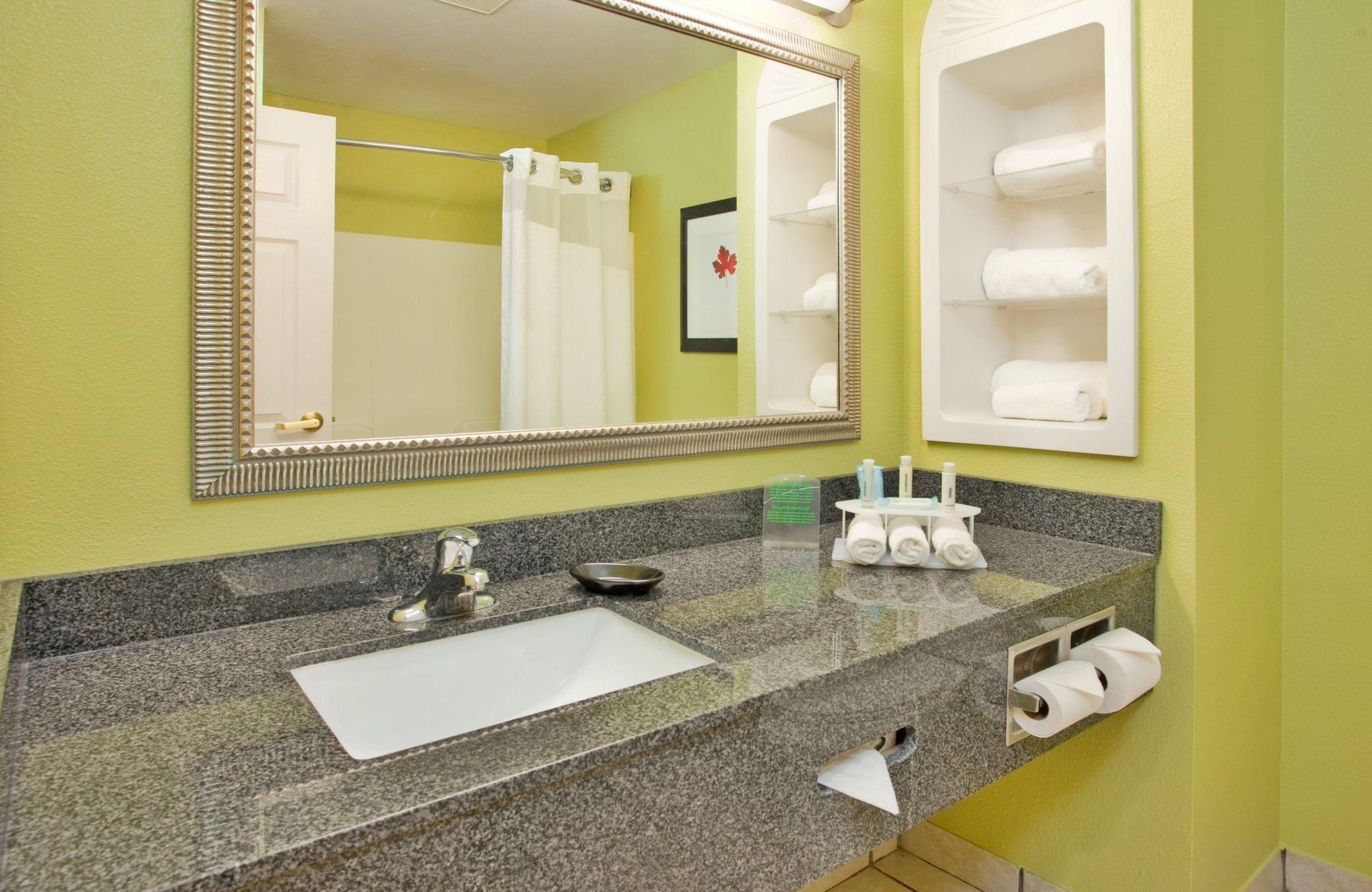 1 King Standard Jetted Tub