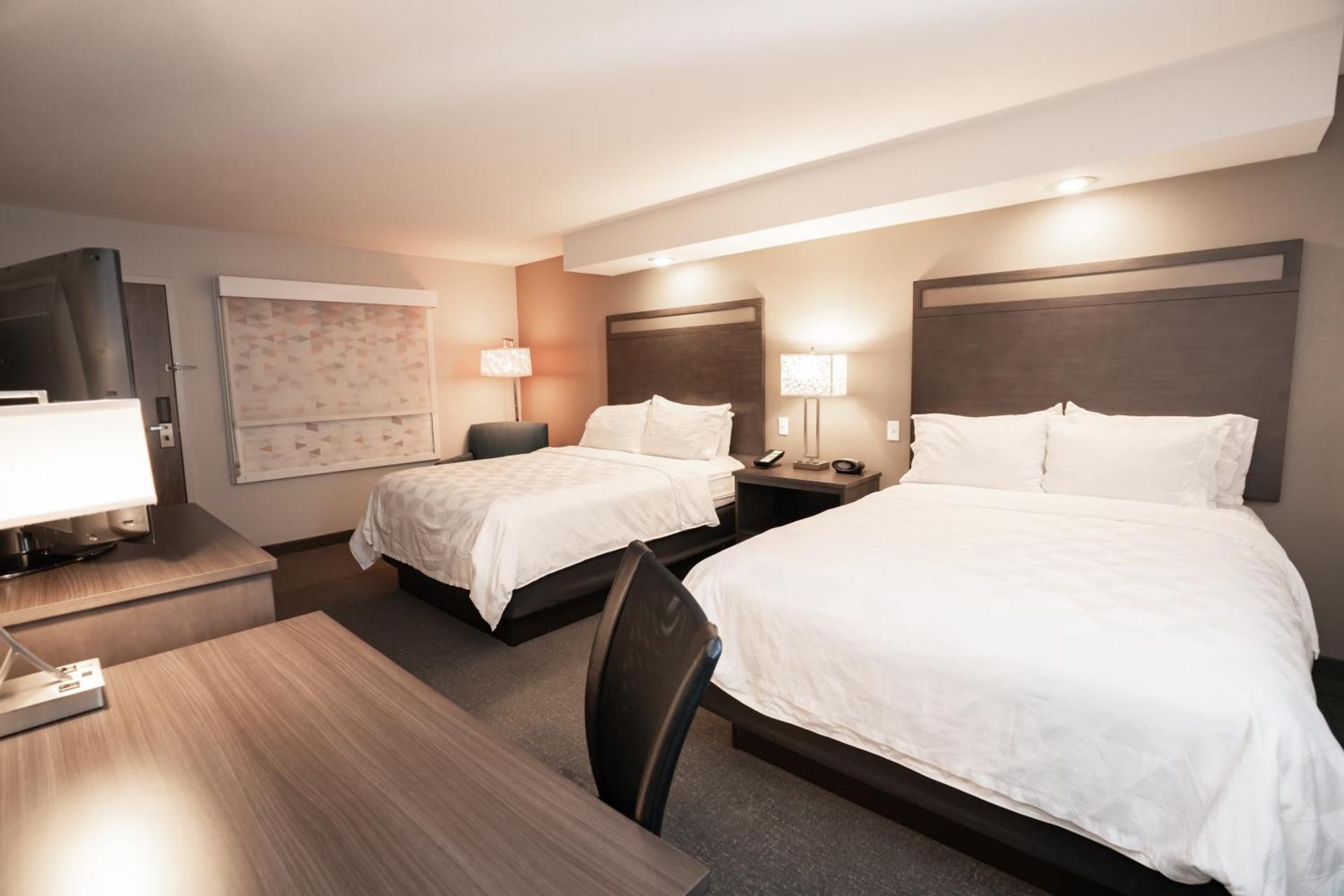 2 Queen Beds Standard Pool Wing
