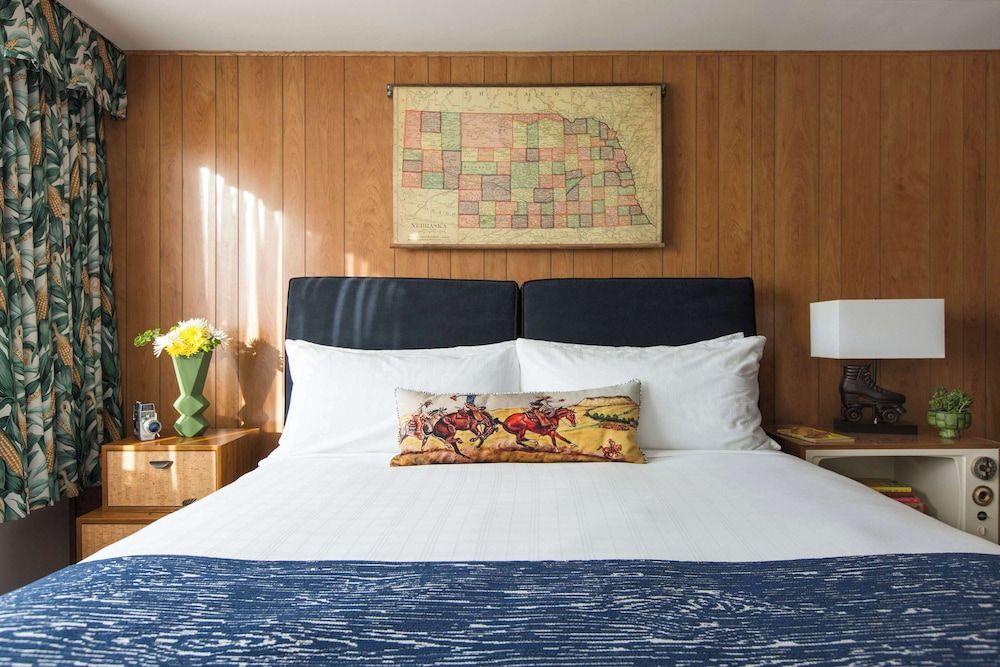 Room, 1 King Bed, Accessible (Mobility & Hearing, Roll-in Shower)