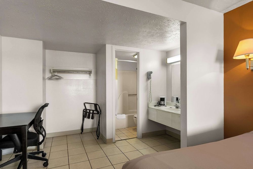 Room, 1 King Bed, Non Smoking