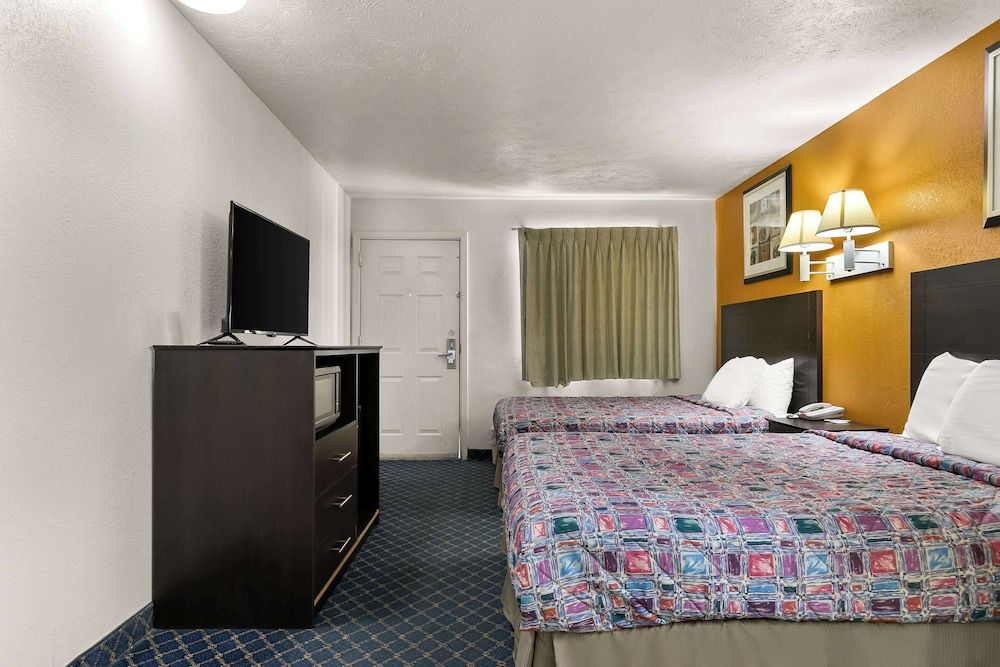 Room, 2 Queen Beds, Smoking