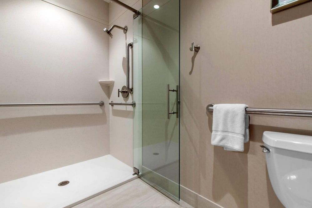 Suite, 1 King Bed, Accessible, Non Smoking