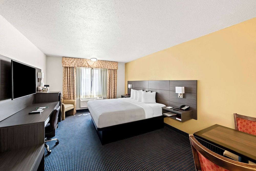 Standard Room, 1 King Bed, Non Smoking