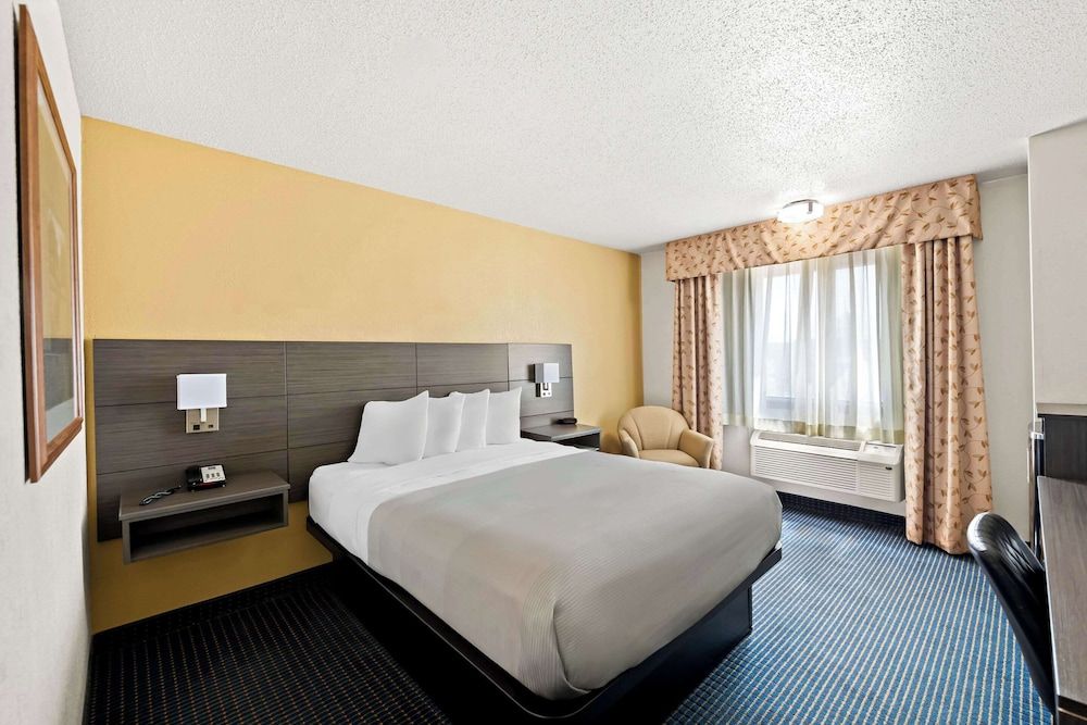 Standard Room, 1 Queen Bed, Non Smoking