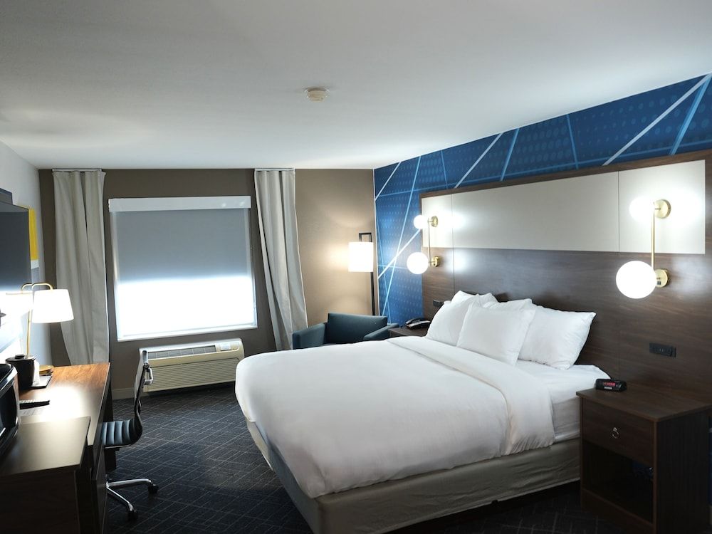 Suite, 1 King Bed with Sofa bed, Non Smoking