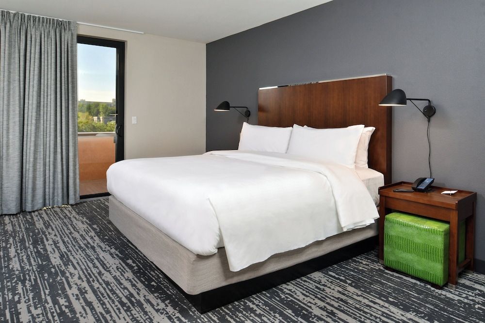 undefined Four Points by Sheraton Omaha Midtown 4