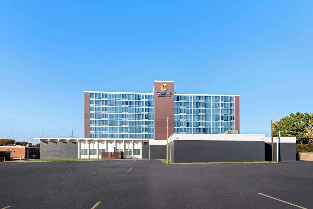 undefined Comfort Inn & Suites Omaha Central 6