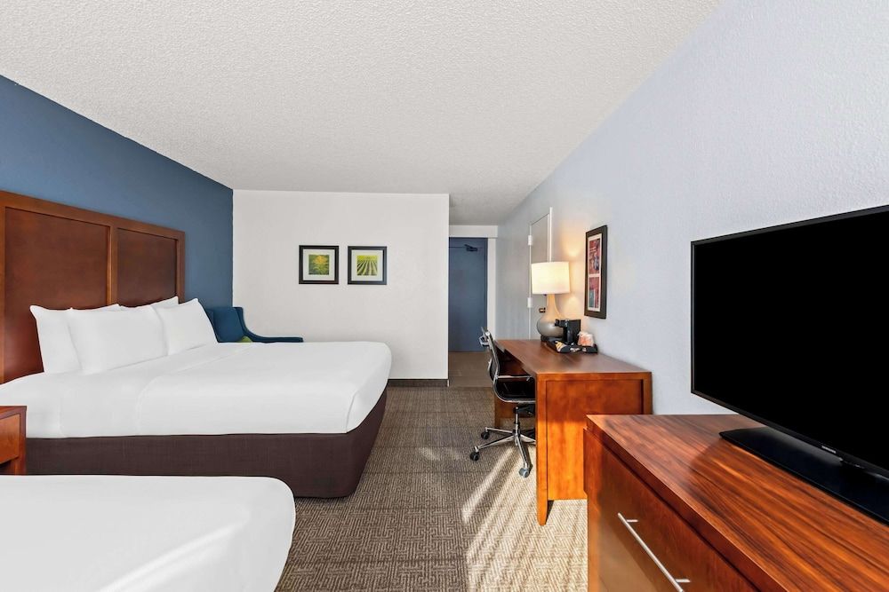 Comfort Inn & Suites Omaha Central Standard Room, 2 Queen Beds, Non Smoking