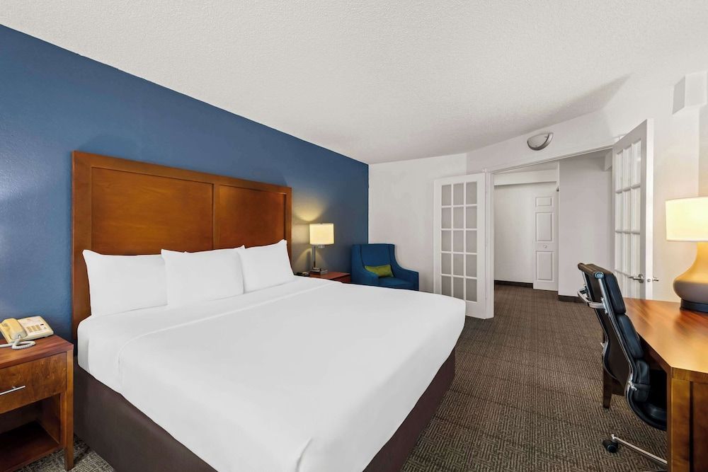 undefined Comfort Inn & Suites Omaha Central 3