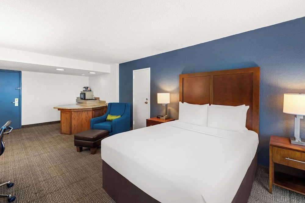 undefined Comfort Inn & Suites Omaha Central