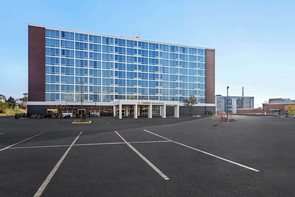 undefined Comfort Inn & Suites Omaha Central 5