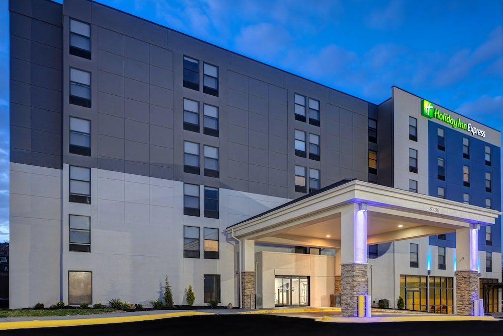 undefined Holiday Inn Express & Suites Central Omaha by IHG 4