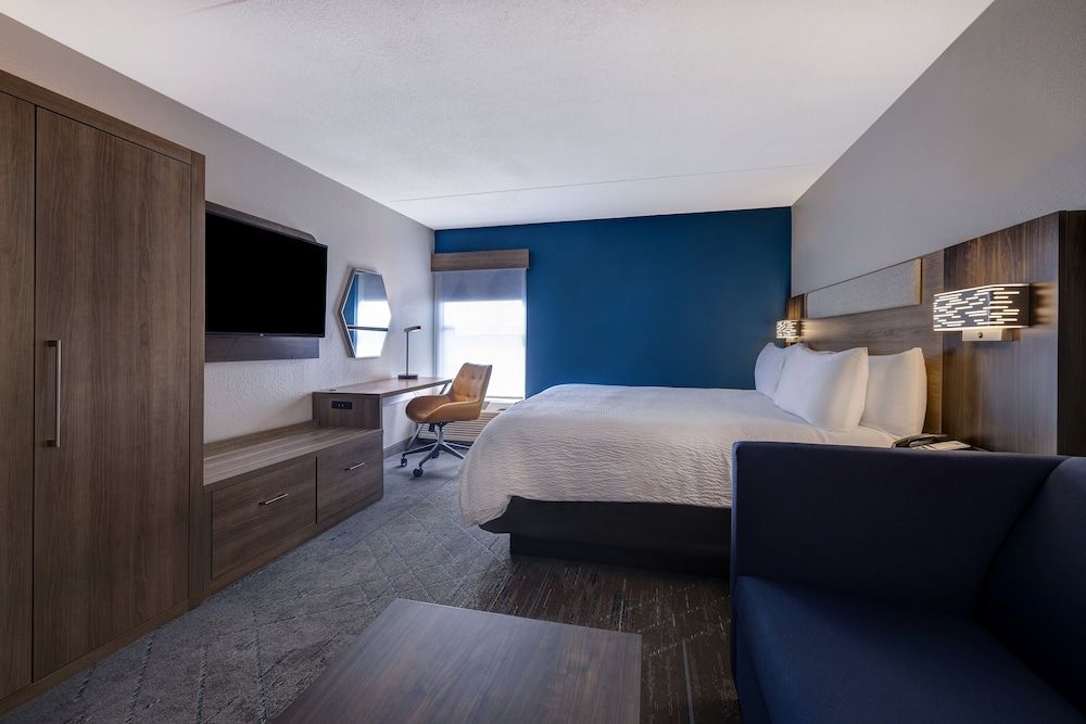 undefined Holiday Inn Express & Suites Central Omaha by IHG 6