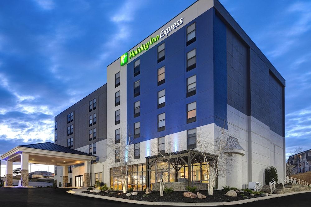 undefined Holiday Inn Express & Suites Central Omaha by IHG 2