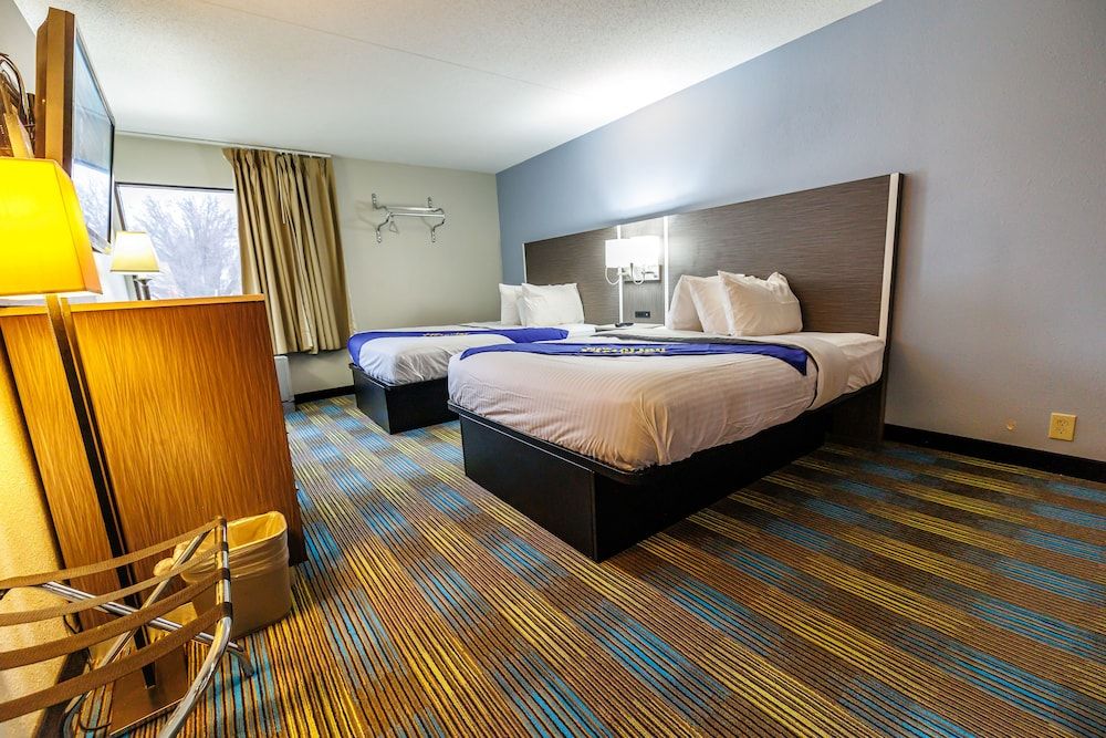 undefined New Victorian Inn & Suites 2