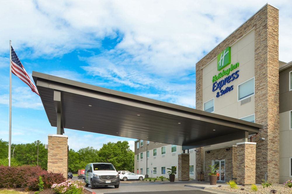 undefined Holiday Inn Express & Suites Omaha - 120th and Maple by IHG 7