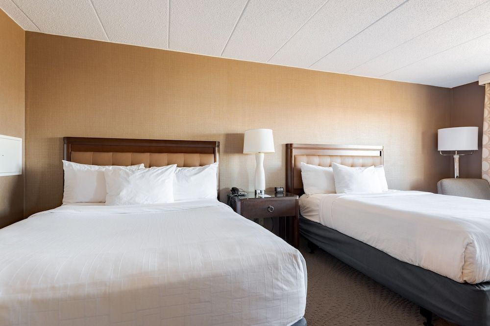 undefined Wyndham Omaha / West Dodge