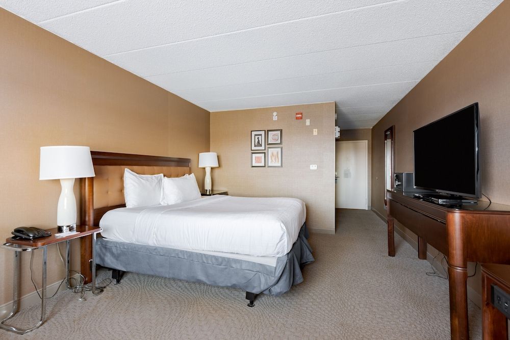 undefined Wyndham Omaha / West Dodge 4