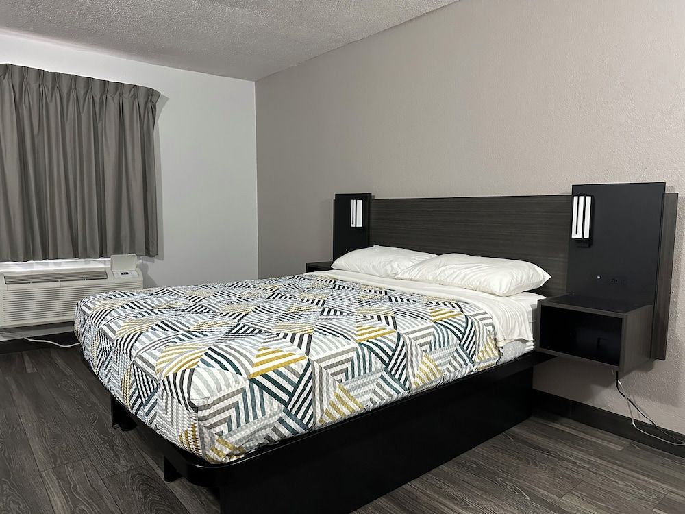 undefined Motel 6 Omaha, NE 7