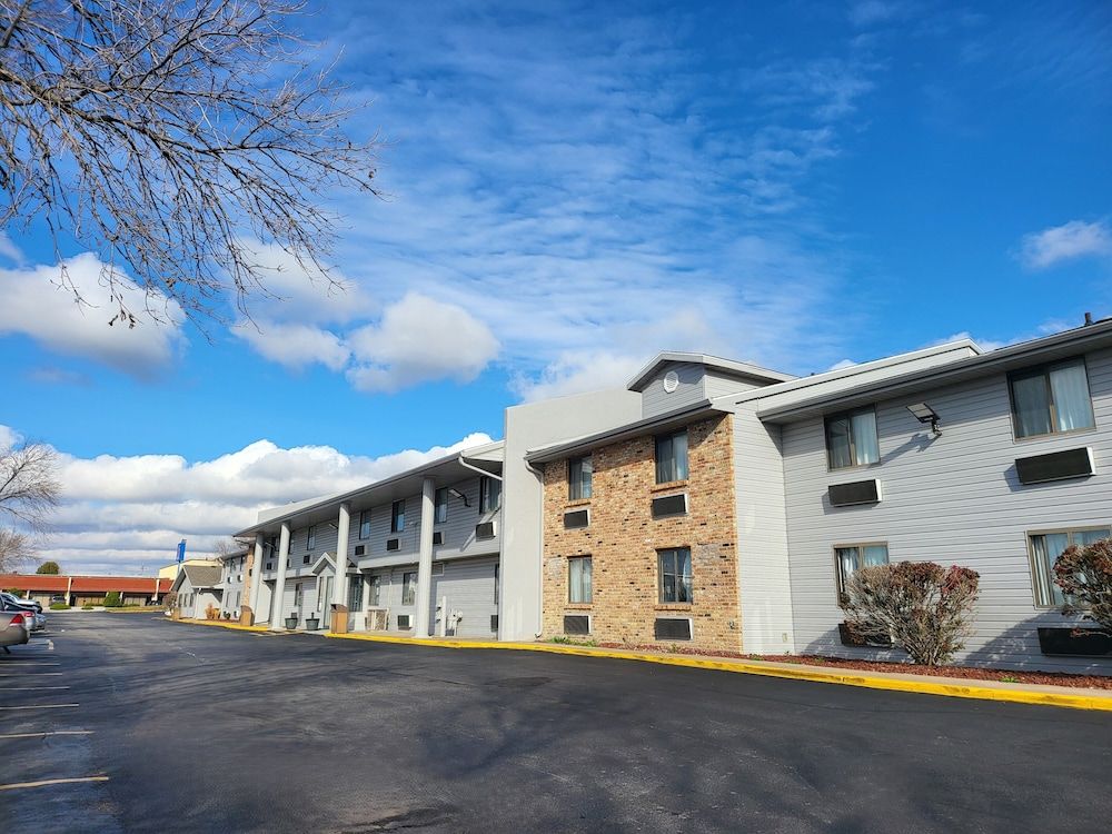 undefined Motel 6 Omaha, NE 5