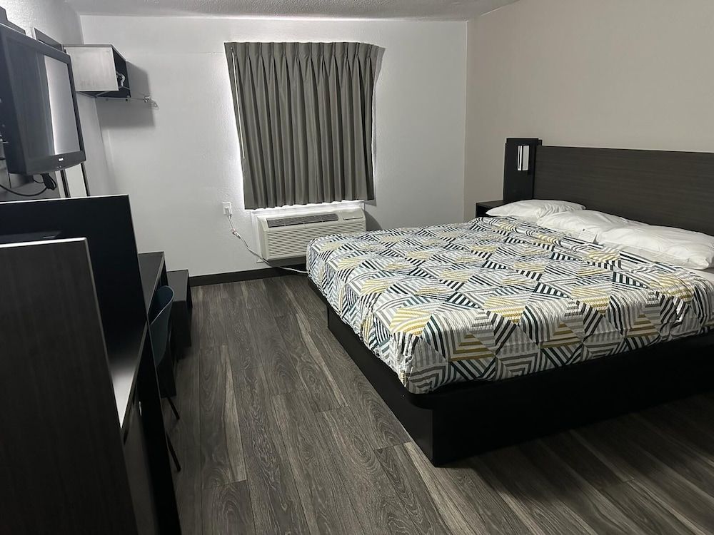 undefined Motel 6 Omaha, NE 4