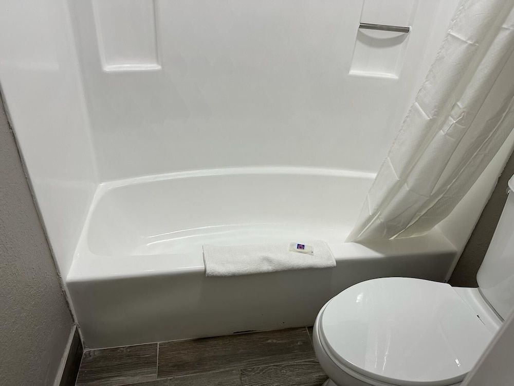 undefined Motel 6 Omaha, NE 10