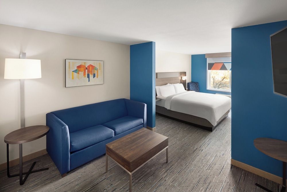 undefined Holiday Inn Express & Suites Cherry by IHG 3