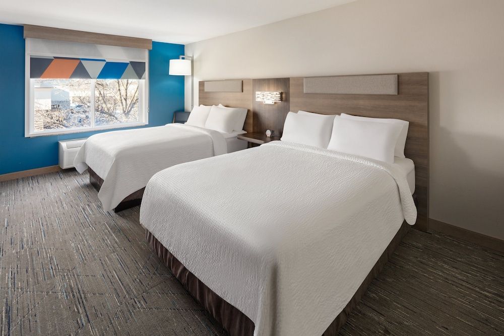 undefined Holiday Inn Express & Suites Cherry by IHG 4