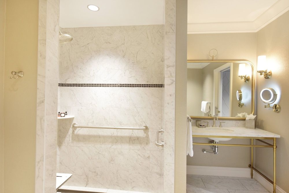 Presidential Wing, Balcony or Patio - 1 King Bed, Accessible