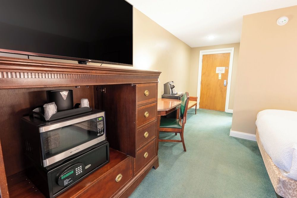 Fireside Inn & Suites Gilford 2nd Floor 2 Queen Beds W/Fireplace 9
