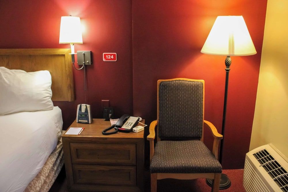 Fireside Inn & Suites Gilford 1st Floor ADA Accessible Queen Bed 8