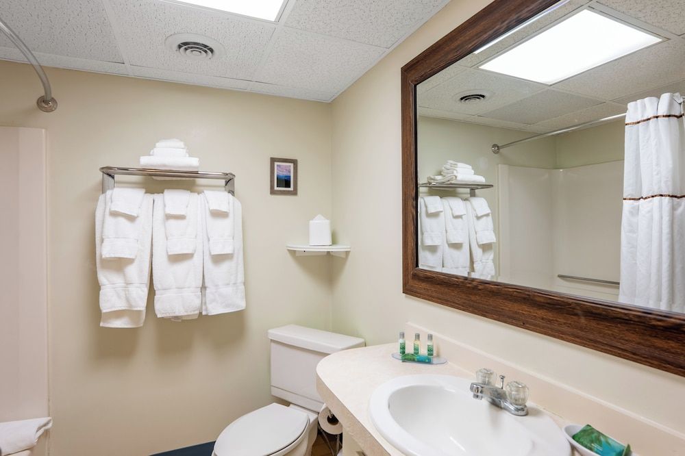 Fireside Inn & Suites Gilford 2nd Floor 2 Queen beds Adj. 5