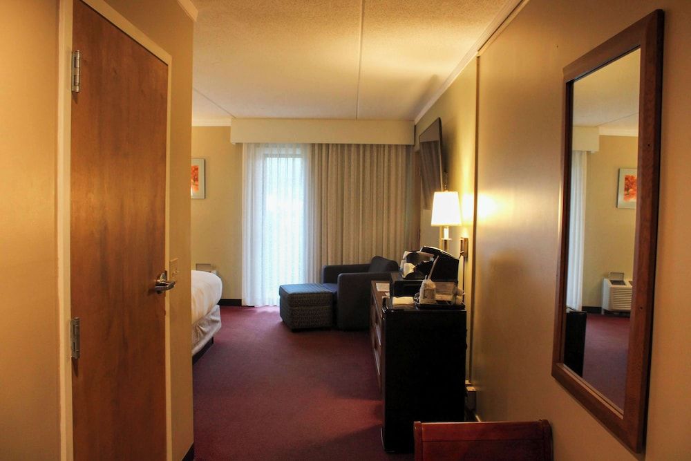 Fireside Inn & Suites Gilford 1st Floor ADA Accessible Queen Bed 7
