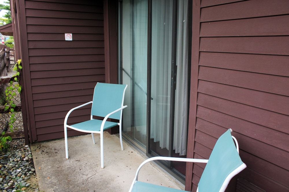 Fireside Inn & Suites Gilford 1st Floor ADA Accessible Queen Bed 2